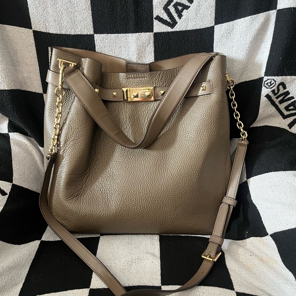 Elegant Brown Leather Shoulder Bag